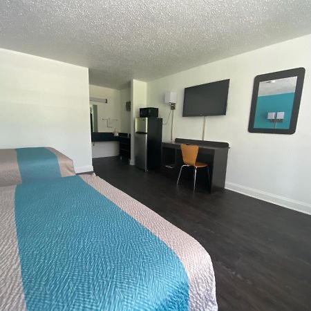 Motel 6 Wilmington, Nc - Market Street Bagian luar foto