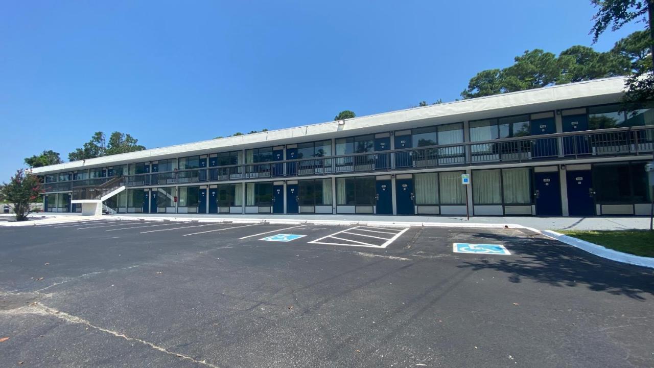 Motel 6 Wilmington, Nc - Market Street Bagian luar foto